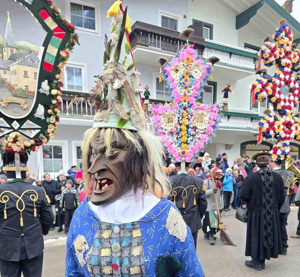 krampus vs perchten